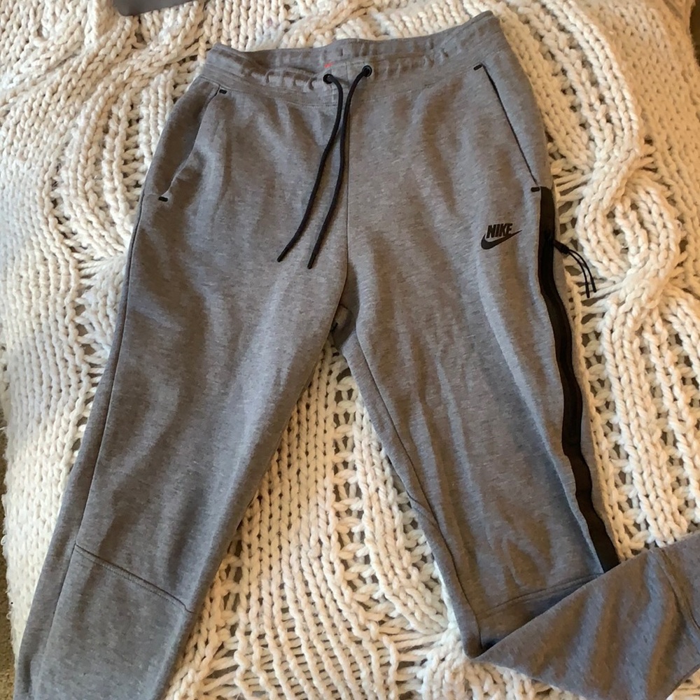 NWOT Nike Tech Fleece Sweats Jogger Pants Small